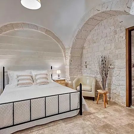 Trulli D'autore Bed & Breakfast 4*