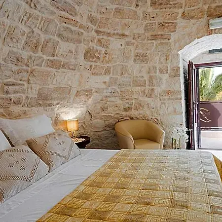 Trulli D'autore Bed & Breakfast 4*