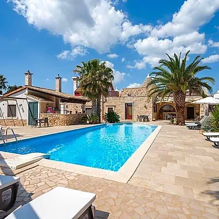 Trulli D'autore Bed & Breakfast 4*
