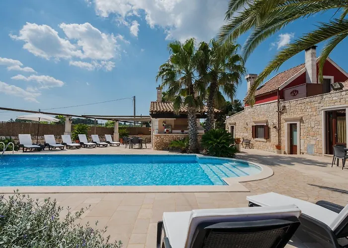 Trulli D'autore לינה וארוחת בוקר