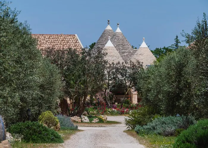 לינה וארוחת בוקר Trulli D'autore 4*