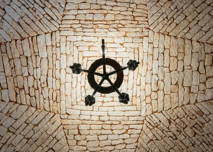 Trulli D'autore לינה וארוחת בוקר